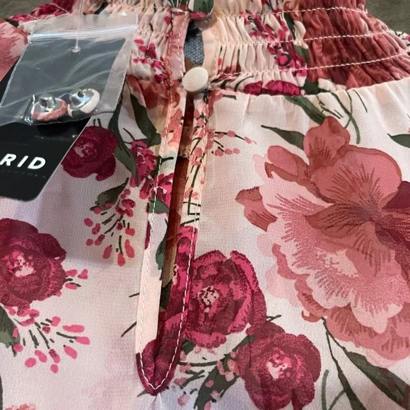 Sheer high neck torrid blouse - Picture 6 of 7